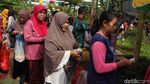 Warga Tumpah Ruah di Pasar Murah Penjaringan