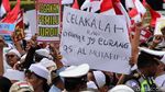 Begini Penampakan Massa Aksi di Depan Bawaslu