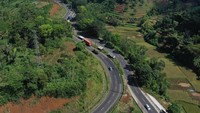 Bagi Anda yang ingin melintas, jalur ini telah siap digunakan.