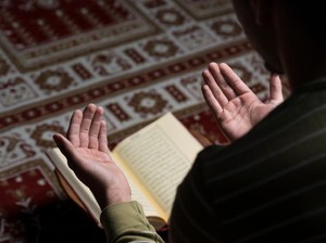 7 Doa Penarik Rezeki dari Segala Arah Ngalir Deras Setiap Hari