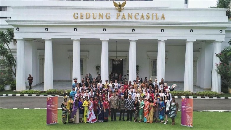 Kemlu Berikan Beasiswa kepada 72 Orang, Mayoritas Perempuan Kemlu Berikan Beasiswa kepada 72 Orang, Mayoritas Perempuan