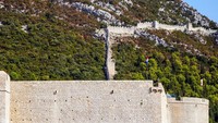 Tapi banyak turis yang menyebut destinasi ini sebagai European Wall of China alias Tembok Besar China ala Eropa.  (iStock)