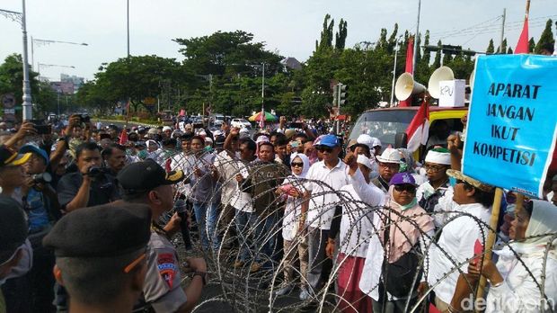 Negosiasi Alot, Akhirnya Perwakilan Massa Aksi Diterima KPU Jateng