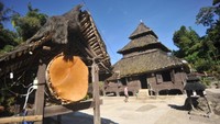 Selanjutnya ada Masjid Kayu Jao di Kecamatan Gunung Talang, Kabupaten Solok, Sumatera Barat. Masjid ini diketahui dibangun pada tahun 1567 oleh pemuka agama yang mengajak serta masyarakat untuk bergotong royong mendirikan masjid tersebut. Antara Foto/Iggoy el Fitra.