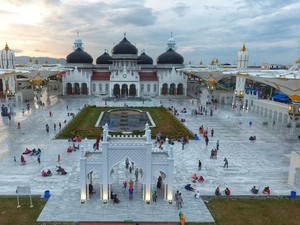 Masjid Baiturrahman Aceh: Sejarah dan Kemegahannya
