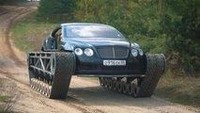 Modifikasi Bentley ini dinamai dengan Ultratank yang mampu menerabas segala jenis medan. Meskipun masih dalam proses, sejauh ini mobil tersebut menunjukkan tingkat keberhasilan yang tinggi saat diuji pertama kali. Foto: Pool (Motor1)