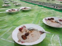 Kuliner bubur samin khas Palembang yang dibagikan tiap bulan Ramadhan (Bayu/detikcom)