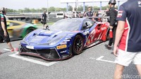 T2 Motorsports menempati posisi awal dengan urutan ke-15 dengan Rio Haryanto sebagai driver yang turun di 30 menit pertama dan David Tjiptobiantoro sebagai driver kedua.  Foto: T2 Motorsports