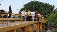 Di saat itu dia langsung menganggarkan perbaikan infrastruktur pada APBD 2019 agar masyarakat Hindu dapat beribadah dengan lancar (Foto: Facebook Anies Baswedan)
