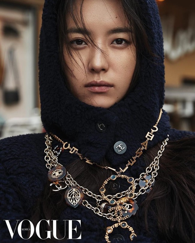 Han Hyo Joo juga kerap didapuk sebagai model majalah fashion Korea ternama. Beberapa di antaranya Elle, Vogue dan Harpers Bazaar. Foto: Instagram/Han Hyo Joo