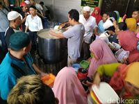 Takjil ini selalu dinanti umat di Masjid Darussalam, Serengan, Solo(Bayu/detikcom)
