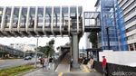 Pembangunan Lift di JPO Sudirman Terus Dikebut