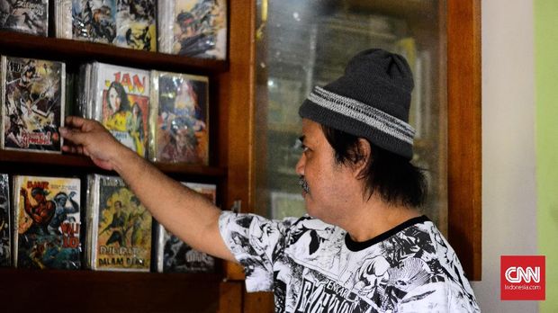 Kolektor komik Henry Ismono mengoleksi berbagai komik Indonesia sejak 2005. Ia memiliki ribuan judul komik surga neraka