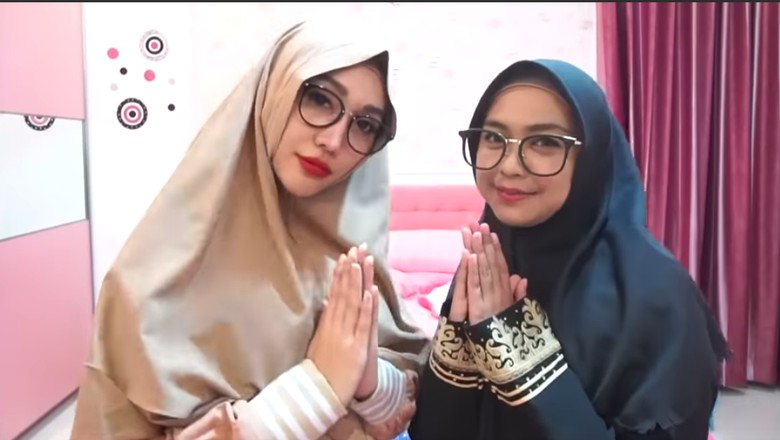 Edisi Ramadhan, Lucinta Luna Tutup Aurat Pakai Gamis dan Hijab Edisi Ramadhan, Lucinta Luna Tutup Aurat Pakai Gamis dan Hijab