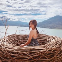 Puteri Aishah memilih fokus pada kariernya saat ini ketimbang memikirkan pendapat negatif orang lain tentang dirinya. Puteri pun mengungkapkan bahwa dirinya kini tengah melakukan peran antagonis pertamanya dalam serial Atas Nama Cinta. Melakonkan watak antagonis bukan mudah. Banyak cabaran yang perlu saya lalui. Saya sudah bersedia untuk dibenci jika karakter yang dibawakan ini tidak disukai penonton, tuturnya. Foto: Instagram