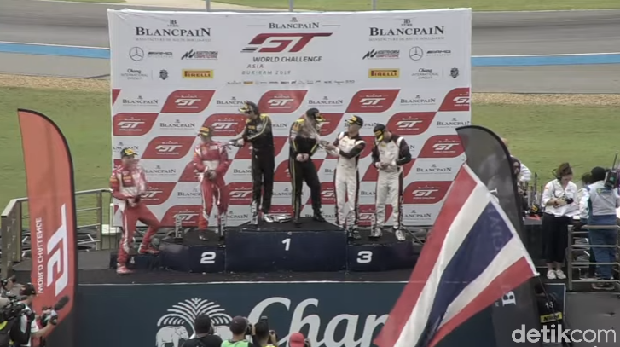 Rio Haryanto dan David Kibarkan Merah Putih di Buriram