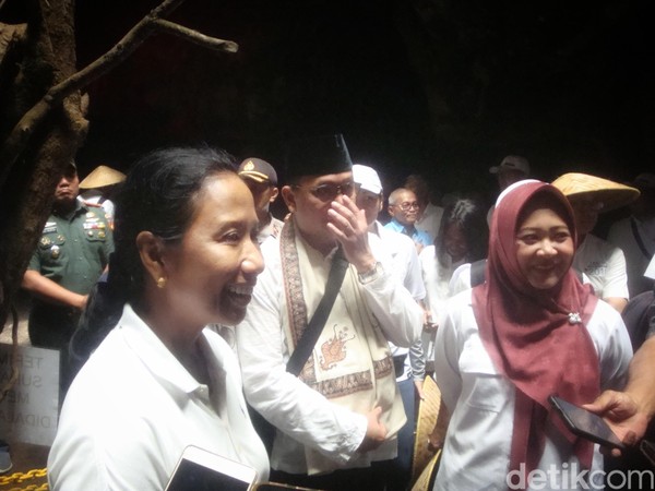 Tempat-tempat seperti ini harus terus kita dorong agar dikenal oleh seluruh masyarakat Indonesia, kata Menteri Rini. (Arbi Anugrah/detikcom) Tempat-tempat seperti ini harus terus kita dorong agar dikenal oleh seluruh masyarakat Indonesia, kata Menteri Rini. (Arbi Anugrah/detikcom)