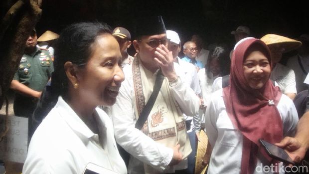 Menteri Rini merasa senang akan potensi gua wisata tersebut