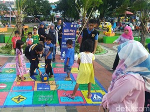 Ceria Anak-anak di Ciamis Ngabuburit Sambil Belajar Rambu Lalu Lintas
