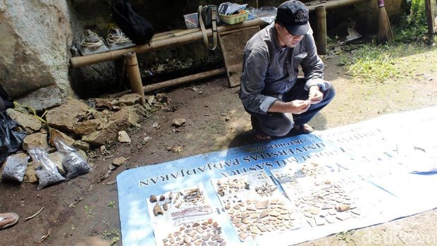 Tim Arkeologi Jabar kembali melakukan eksavasi di Gua Pawon, Kabupaten Bandung Barat. Penelitian dilakukan untuk menelusuri jejak kehidupan manusia prasejarah.
