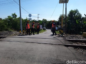 Bahaya! 127 Perlintasan Kereta Api di Daop 7 Tanpa Penjaga