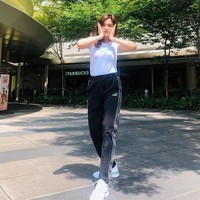 Seperti dilansir Harian Metro, aktris dengan gelar diploma dari jurusan Pengajian Pengajaran Bahasa Inggeris Sebagai Bahasa Kedua itu mengungkapkan dirinya enggan menanggapi berbagai hujatan tentang gaya berpakaiannya. “Saya tidak mahu komen apa-apa kerana ia hanya akan memanjangkan cerita. Kalau boleh tidak mahu ada unsur negatif dalam kehidupan saya, katanya. Foto: Instagram