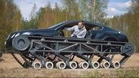 Mobil mewah tersebut tak lagi melaju di atas 4 ban melainkan menggunakan sistem penggerak tank atau dikenal dengan roda rantai. Foto: Pool (Motor1)