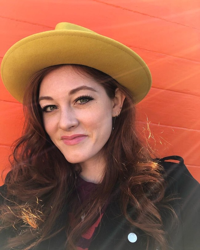 Selain bermusik, Mandy juga duta organisasi nonprofit No Barriers. NGO ini fokus membantu orang dengan disabilitas agar mampu mengatasi keterbatasannya. Foto: Instagram/@mandyharvey