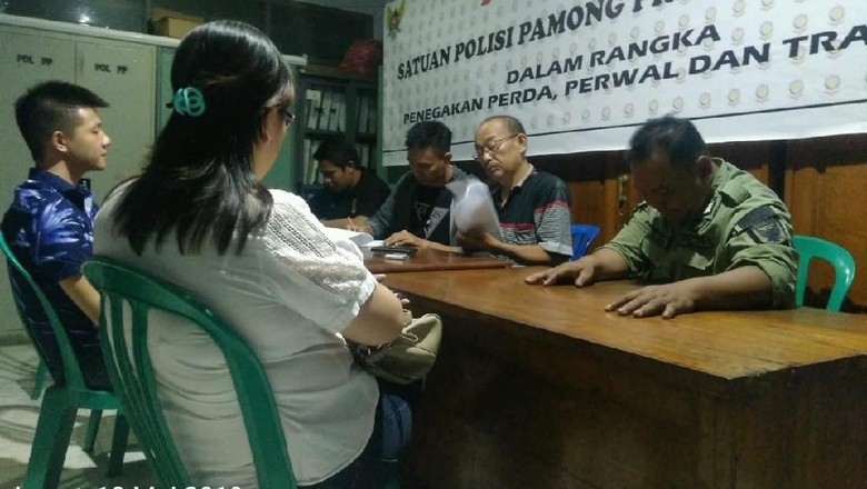 WN China Terjaring Razia, Tepergok di Kos Bersama Seorang Perempuan WN China Terjaring Razia, Tepergok di Kos Bersama Seorang Perempuan