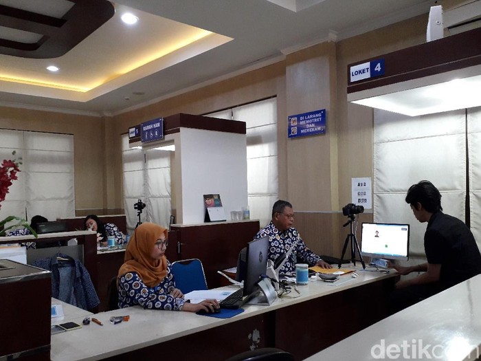 Pelayanan paspor di Kantor Imigrasi Yogyakarta.