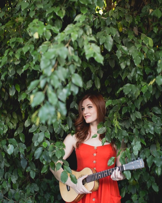 Kecintaannya terhadap musik membuat Mandy terus berkarya meskipun tuli. Ia pun kerap tampil membawakan lagu jazz di sejumlah tempat, dan menelurkan beberapa album musik jazz. Foto: Instagram/@mandyharvey