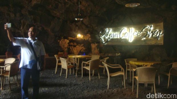 Ada cafe di dalamnya loh 