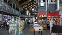Interior Little Creatures Brewing yang bergaya seperti pabrik (Masaul/detikcom)