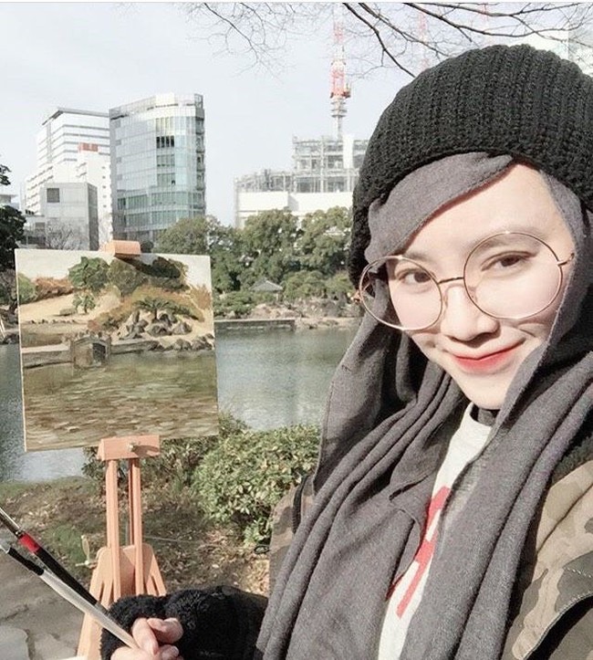 Tidak ada rasa penyesalan sedikitpun. Rasanya seperti terlahir kembali. Aku merasa benar-benar hidup sebagai manusia karena kini aku punya Allah tempat aku bersandar dan aku sangat bahagia, tulisnya. Foto: Instagram