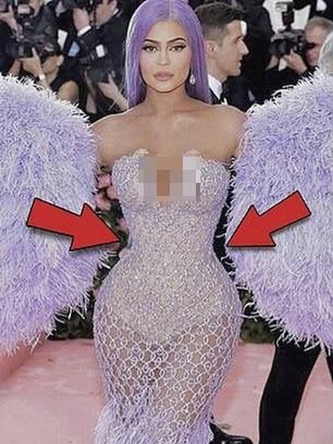 Kendall dan Kylie Jenner Ketahuan Edit Foto, Bikin Pinggul dan Kepala Kecil