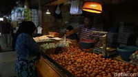 Harga telur tetap betah di Rp 26.000 per kilogram.