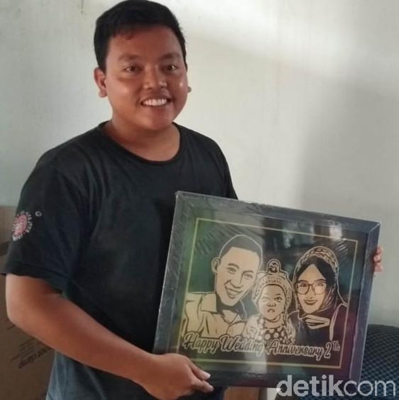 Kreatif Pemuda Lamongan  Ini Ubah Stiker  Jadi Lukisan 