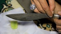 Ritual yang digelar setelah salat tarwih ini, diawali dengan sambutan dari para petinggi komunitas dan doa bersama (Mohammad Bakrie/detikcom)