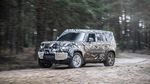 Pangeran Harry Lihat-lihat Land Rover Defender Terbaru