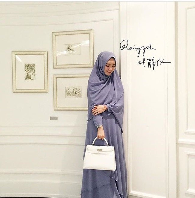 Seperti yang dikutip dari berbagai sumber, hati wanita kelahiran 3 Juli 1986 itu tersentuh dan memutuskan masuk Islam setelah mendapat hidayah lewat casting iklan produk hijab. Pengalaman pertamanya menggunakan busana muslim dan kerudung mengacaukan perasaan Felixia. Foto: Instagram