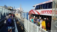 Turis juga bisa ke pulau ini naik kapal 90 menit dari Barrack Street di Kota Perth dan 45 menit naik kapal dari Northport, Fremantle (Masaul/detikcom)