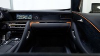 Tak ada yang berubah soal penggerak. Lexus LC 500h ini ditenagai oleh sistem hybrid advanced self-charging. Foto: Lexus