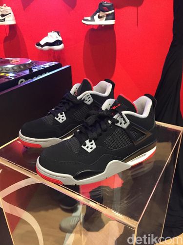 Sneakers Nike Air Jordan 4 OG 'Bred' Hadir di Indonesia, Ini Istimewanya