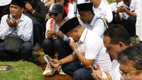 Doa juga dipanjatkan untuk para korban.