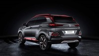 Untuk memperkuat ciri khas hero Marvel tersebut, sebuah grafis topeng Iron Man disematkan di bagian atas mobil. Logo Iron Man ini juga dipasang di bagian pelek 18 inci milik Hyundai Kona. Foto: Dok. Hyundai