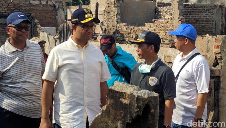Permukiman Kampung Bandan Terbakar, Anies Jamin Permudah Urus Surat Berharga Permukiman Kampung Bandan Terbakar, Anies Jamin Permudah Urus Surat Berharga