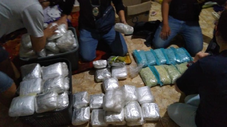 Digerebek BNN, Ratusan Kg Sabu di Bekasi Disimpan dalam Toko Kelontong Digerebek BNN, Ratusan Kg Sabu di Bekasi Disimpan dalam Toko Kelontong