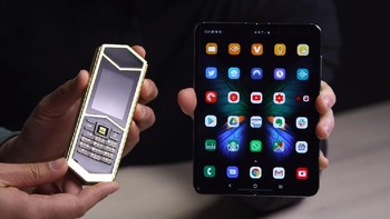 Hal ini membuatnya memiliki harga dua kali lipat lebih dari Samsung Galaxy Fold. Foto: Screenshot YouTube/UnboxTherapy