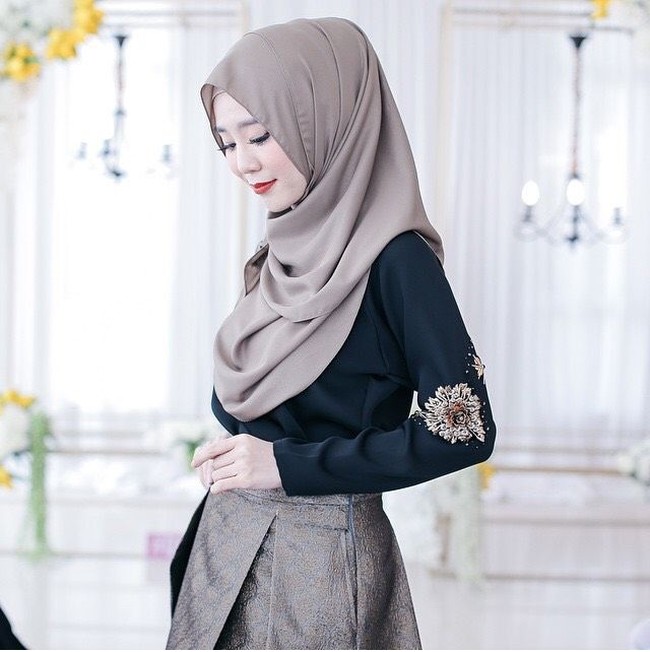 Felixia yang juga memiliki nama Raisyyah Rania ini kemudian memutuskan untuk hijrah dan berhijab sejak 2014, walaupun harus meninggalkan pekerjaan yang membuat namanya populer hingga kancah internasional. Foto: Instagram