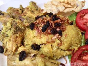 Menu Harian Ramadhan ke-5 : Berbuka dengan Nasi Kebuli yang Harum Pulen